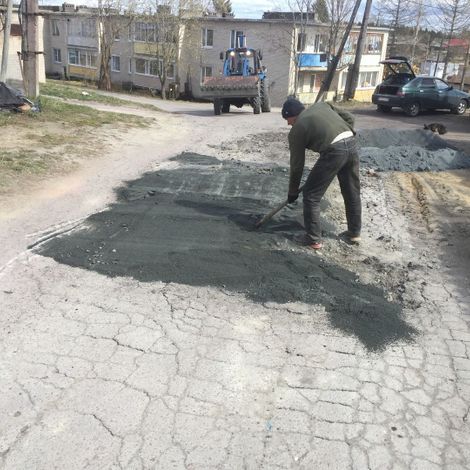 Ямочный ремонт на ул. Алексеева в п. Рускеала.
